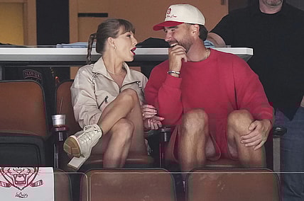 Swift kelce engagement